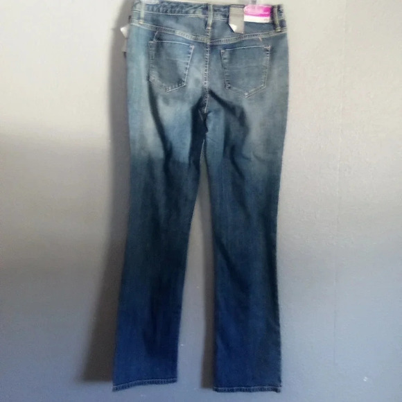 Mossimo curvy bootcut jeans size 4 ( box BD ) - Picture 2 of 3